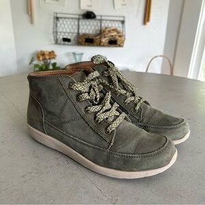 Vionic Shawna Olive Nubuck Leather Comfort Boots Water Resistant Orthopedic 7.5